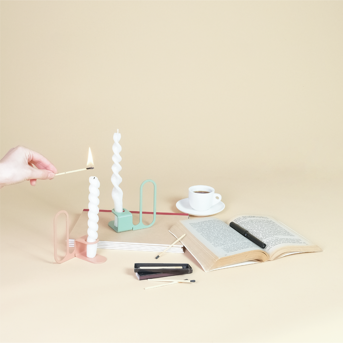 LOOPY CANDLE HOLDER